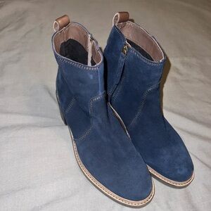 Chic Blue Suede Ankle Boots